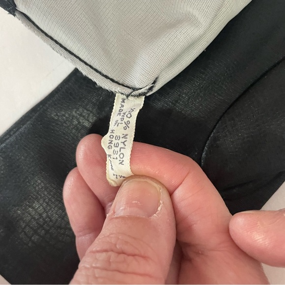 Ladies Vintage Nylon Gloves Made in Hong Kong - Picture 2 of 2